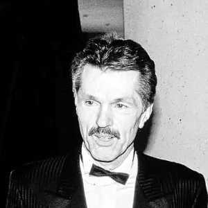 Tom Skerritt filmy wojenne