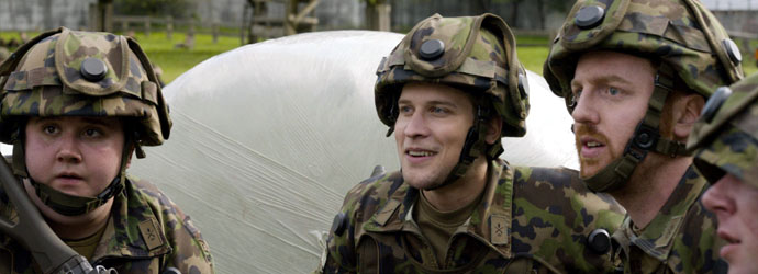 Baczność, spocznij, ommm! film wojenny