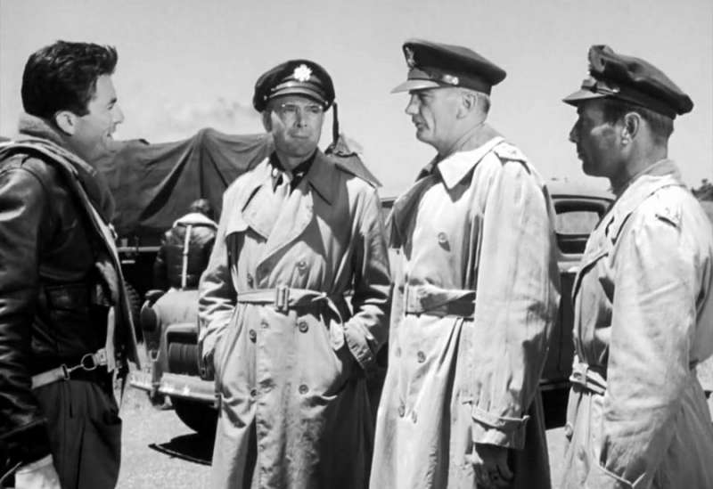 Z jasnego nieba film wojenny